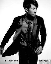 黑背景男生写真,黑背景男生写真解析